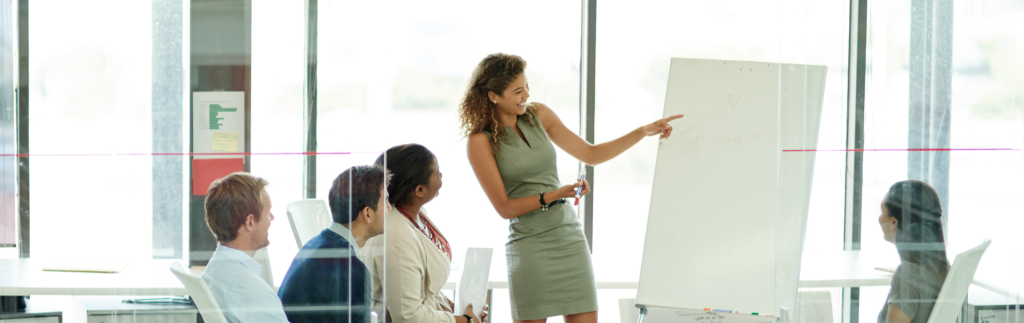 The real difference between professionals who advance and those who remain unnoticed often lies in one essential skill: the ability to communicate ideas clearly, confidently, and persuasively.